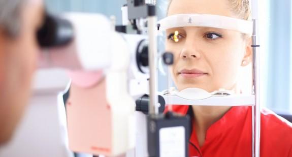 Czy protonoterapia może pomóc w walce z czerniakiem oka? Poznajcie historię Pani Bożeny