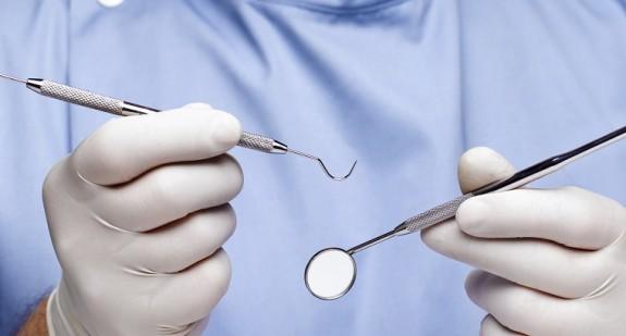 "Nie każda ósemka jest do usunięcia" - ze stomatologiem rozprawiamy się z mitami o zębach mądrości 