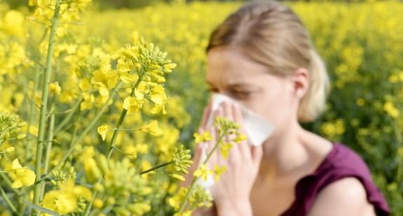 Co pyli w marcu? Jakie rośliny powodują alergię wziewną na początku wiosny?
