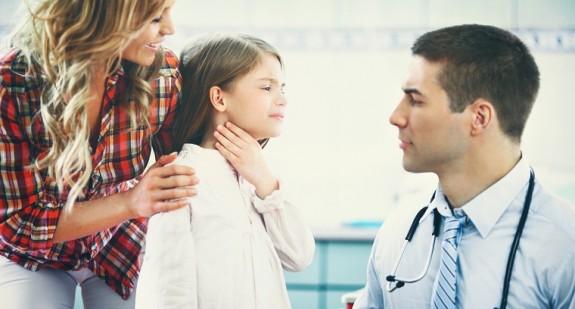 Zapalenie nagłośni u dzieci i dorosłych – objawy i metody prewencyjne