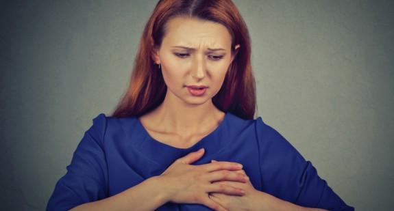 Co oznaczają nerwobóle w klatce piersiowej? Objawy, leczenie