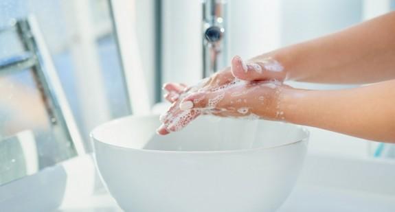 68 proc. Polaków nie myje rąk! Jakie mogą być tego konsekwencje? 