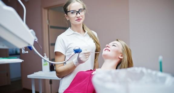 Leczenie kanałowe zęba – przyczyny, przebieg, sposoby leczenia