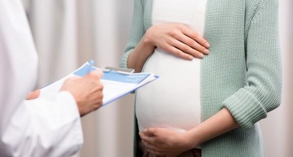 Jak jest robione USG prenatalne - dopochwowo czy przez brzuch?
