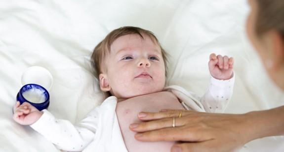 Maść rozgrzewająca na przeziębienie dla dzieci – jaką wybrać w walce z objawami infekcji?
