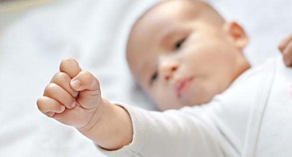 Obniżone napięcie mięśniowe u niemowląt i starszych dzieci – przyczyny, objawy i zalecane ćwiczenia
