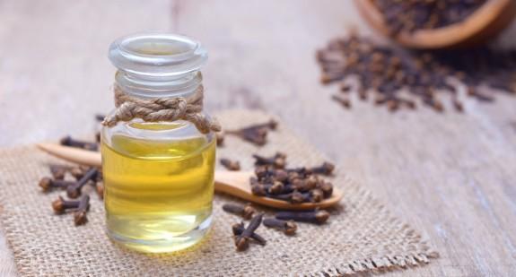 Olejek goździkowy – zdrowotne właściwości olejku z goździków
