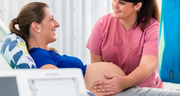 Jak przyspieszyć poród – naturalne sposoby i ćwiczenia