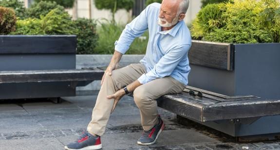 Ból kolana po wewnętrznej stronie – przyczyny problemu, możliwe choroby