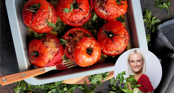 #ObiadNaZdrowie: Przepis na pomidory faszerowane kaszą jaglaną - składniki i kcal