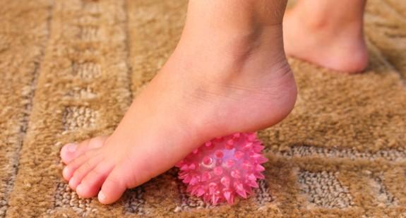 Płaskostopie – najlepsze ćwiczenia korekcyjne na deformację stóp