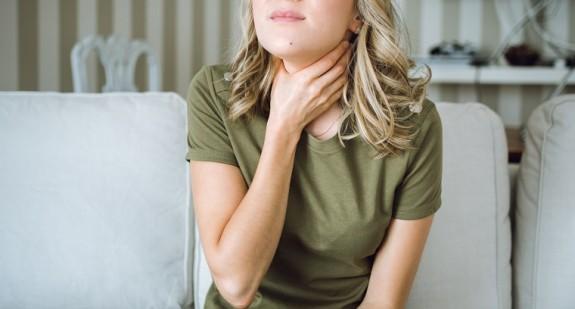 Chrypka bez bólu gardła – przyczyny i domowe sposoby leczenia