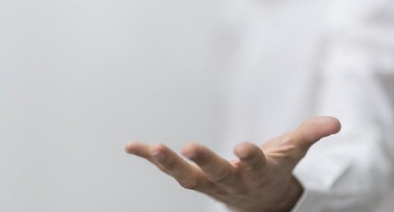 Ból dłoni, nadgarstka i palców – jakie są przyczyny tych dolegliwości?