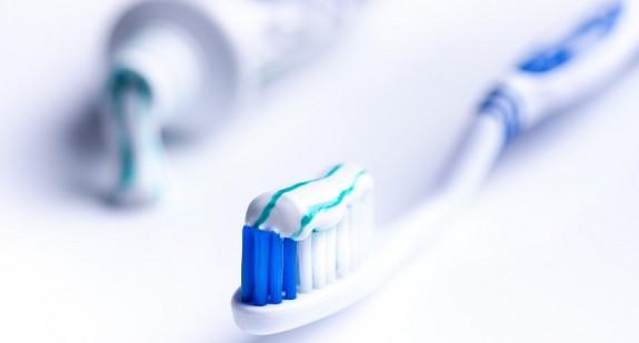 Pasta do zębów – wybielająca, na nadwrażliwość czy przeciw próchnicy? Jaką wybrać?