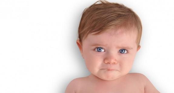 Refluks u niemowlaka - sposoby leczenia refluksu u małych dzieci