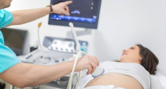 Czy nadżerka ma wpływ na zajście w ciąże? Objawy nadżerki w ciąży