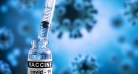 Rząd planuje masowe szczepienia. Antidotum na COVID-19 będzie podawane nawet w aptece  